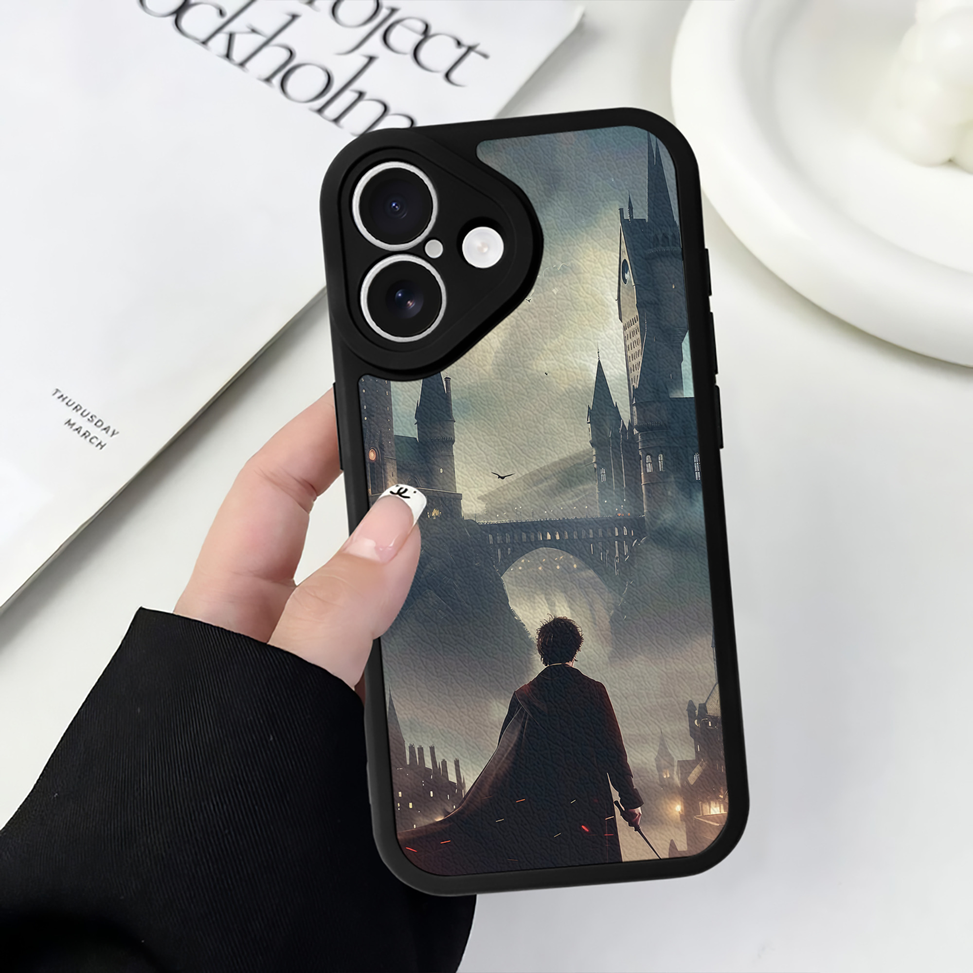 （画像用） Harry Potter ハリー・ポッターシリーズ 【iPhone 16シリーズ対応】シリコンスマホケース（レザー調） 材質：シリコン